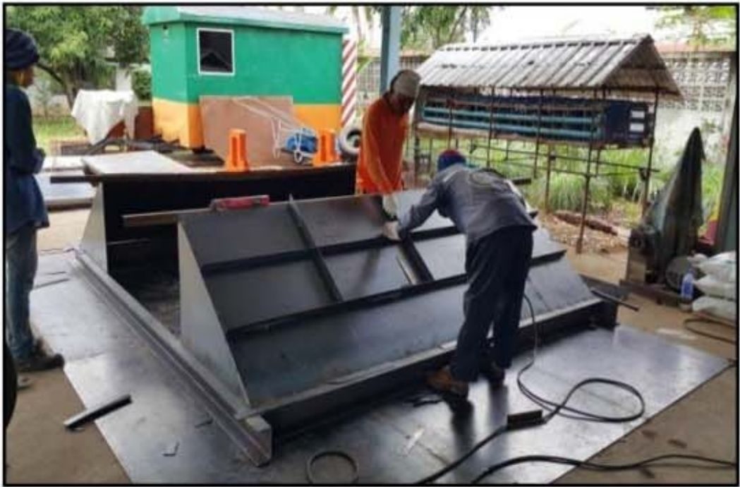 Fabrication of the fuel pendulum chute in the workshop